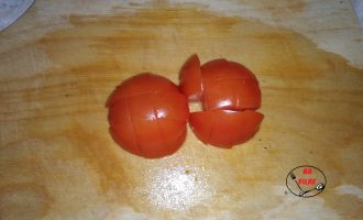 помидорки режем кубиками