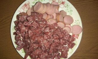 нарезаем копчености