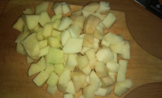 нарезаем картофель
